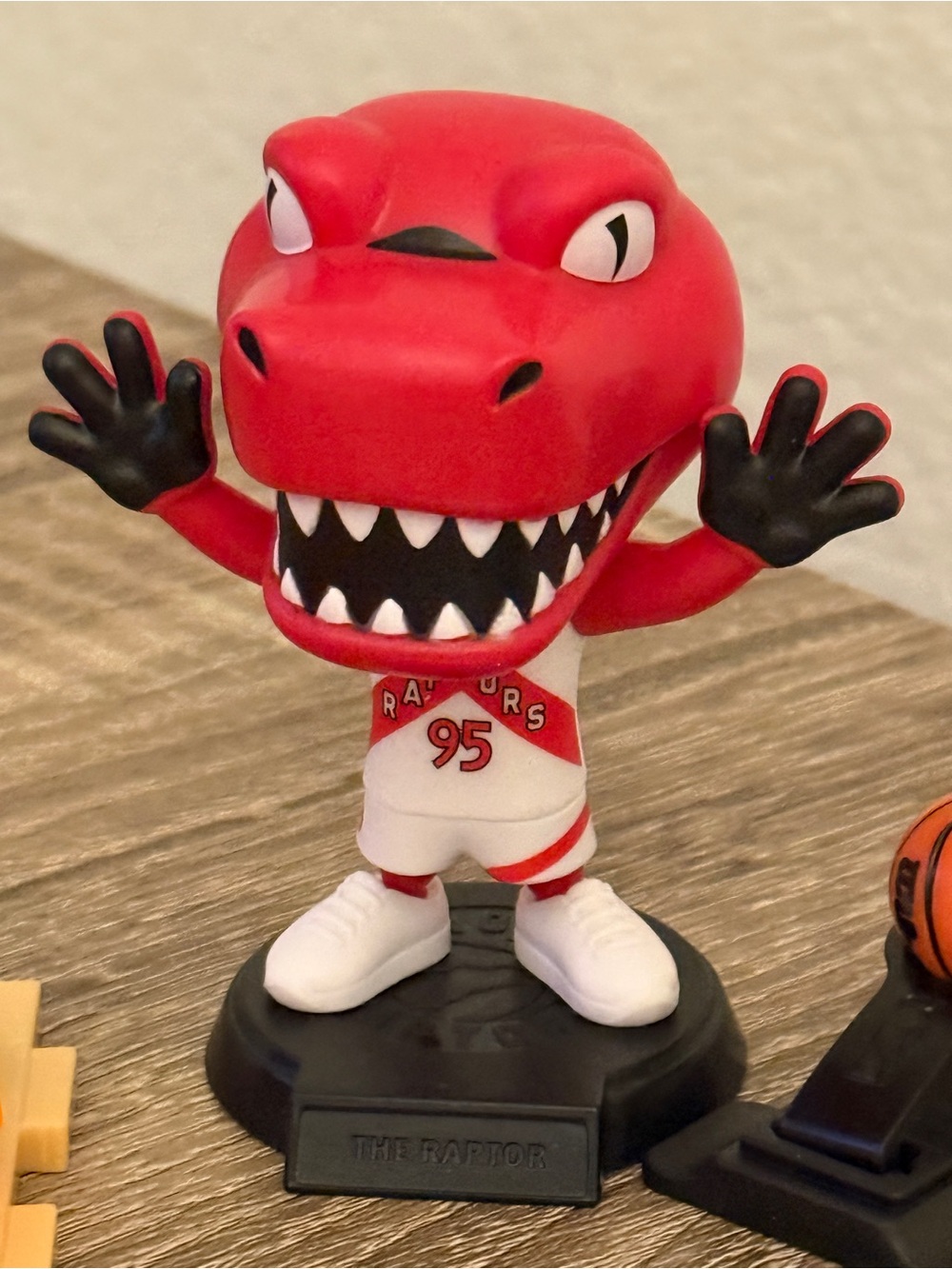 *RARE* Zuru 5 Surprise NBA Ballers/Series 2 ~ Toronto Raptors THE RAPTOR